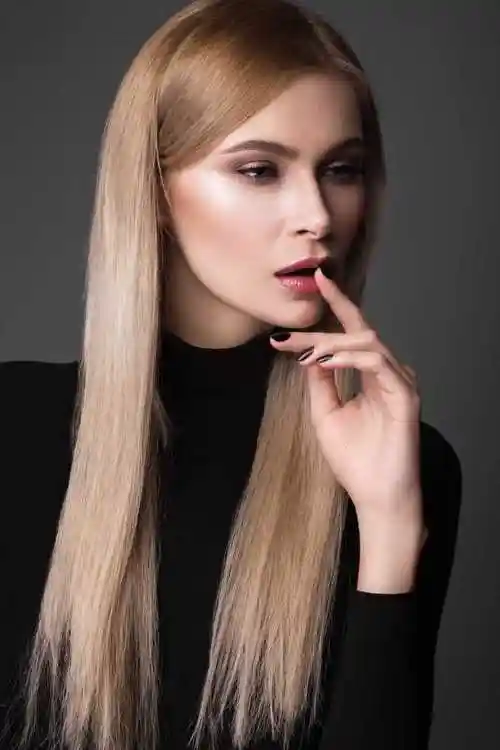 背景下穿着皮草的性感模特素材-高清图片-摄影照片-寻图免费打包下载