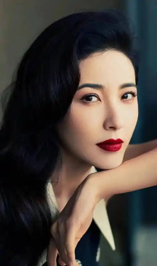 曾黎2023年04月30日 精美图集 高雅脱俗_观众_演技_角色