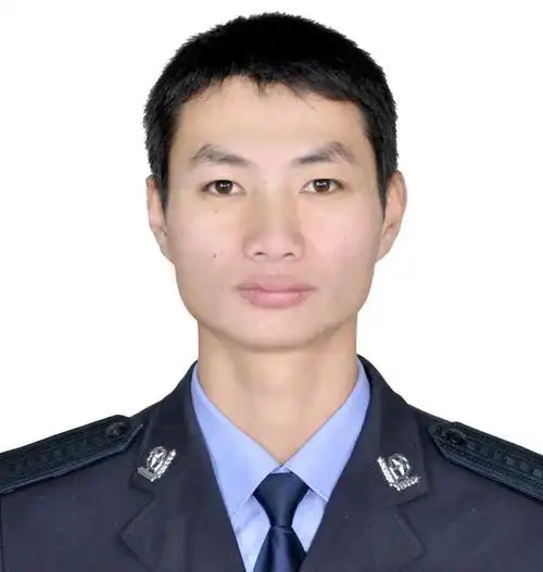 派出所里的变形金刚记象州县公安局城关派出所副所长罗锦生