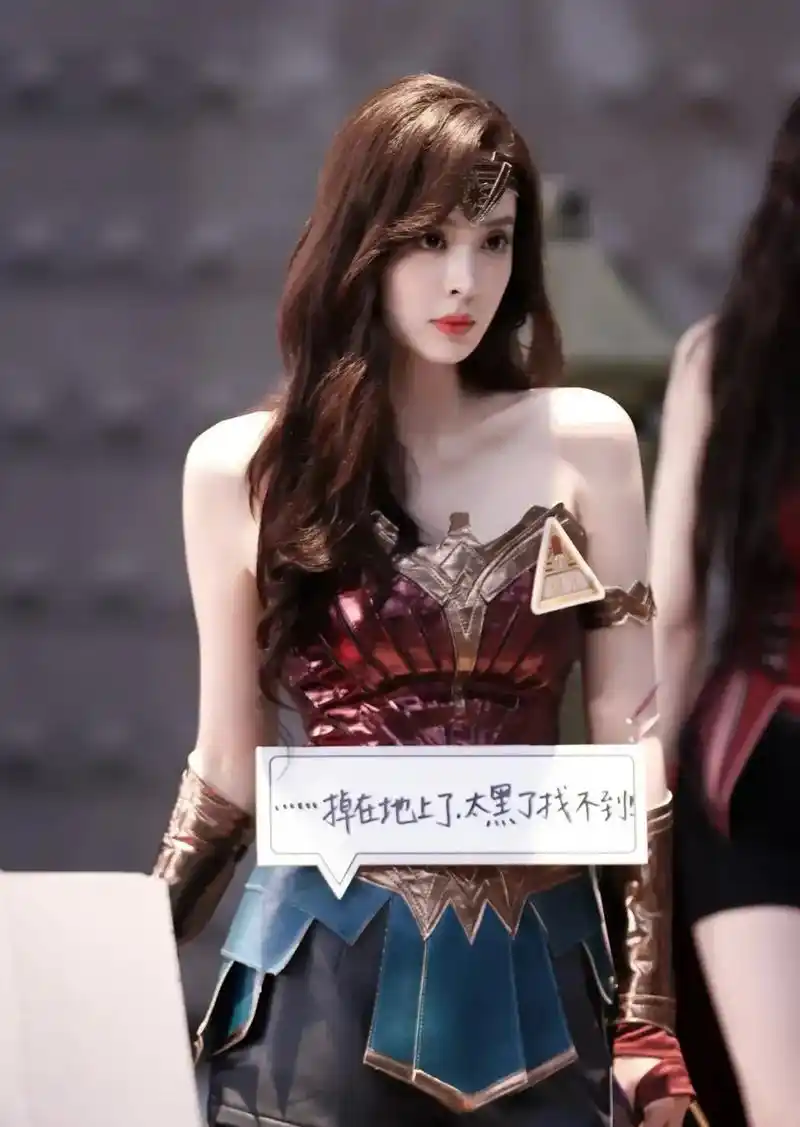 古力娜扎扮的神奇女侠也太绝了,这要是出生在三国时期,估计连貂蝉都得