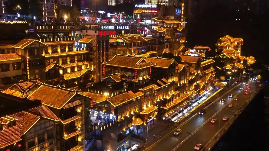 《千与千寻》的取景地——-洪崖洞