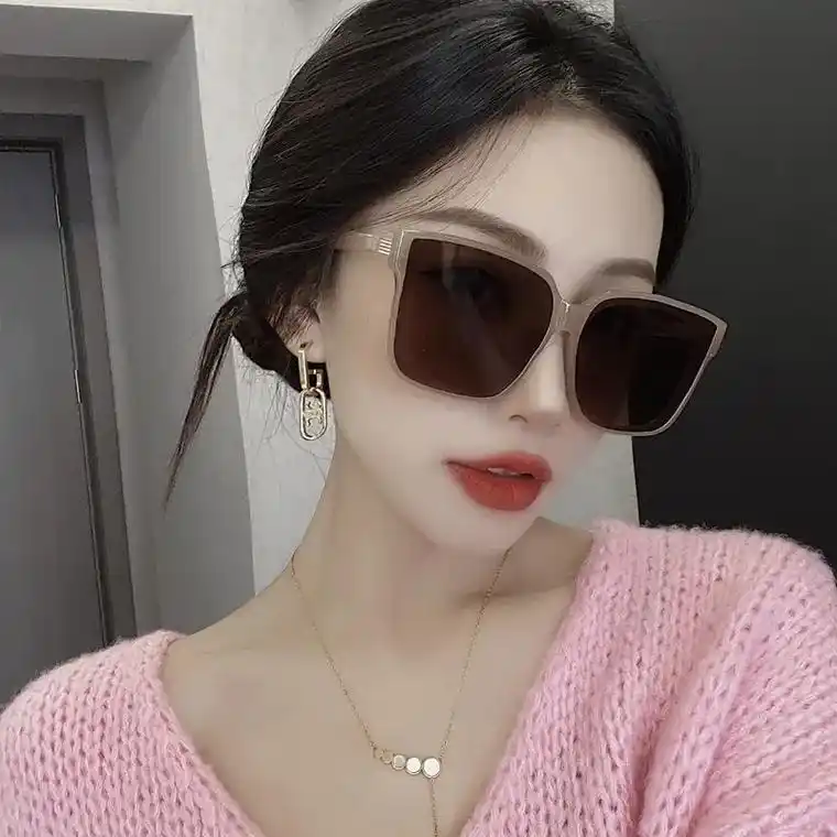 女头像 #高颜值眼镜 #小众穿搭 #一张照片 #墨镜杀 - 抖音