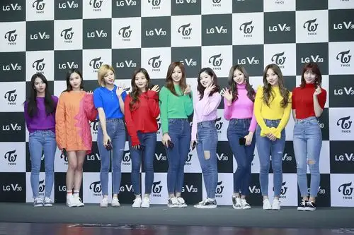 1/21搜狐韩娱讯(图文/小雨)12月9日下午,人气女子团体twice出席了在