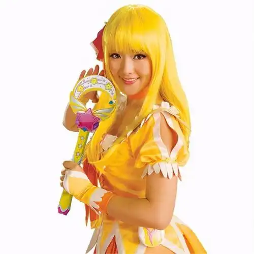 严莉莉的饰演者是刘美含,刘美含算是《巴啦啦小魔仙》中主角混得最好