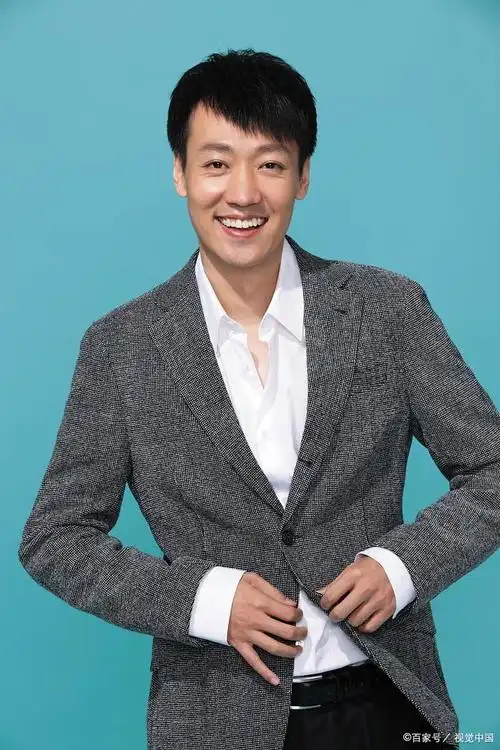 随着时间推移,辛柏青逐渐淡出男演员视野,踏上了一条新演艺之路