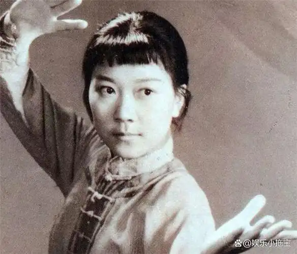在成为演员之前,林泉曾获得全国女子长拳冠军和南拳冠军,她的长拳和