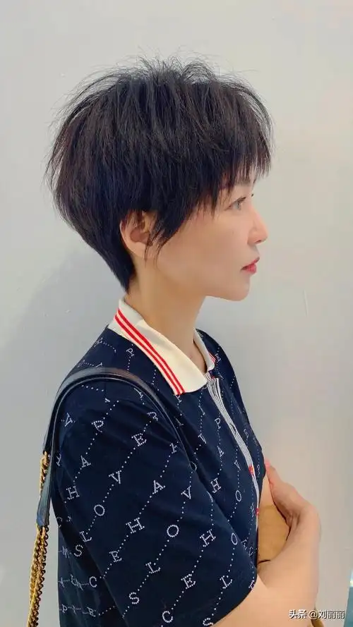 种最火短发送给大家(短发图片女2020最新款发型)"