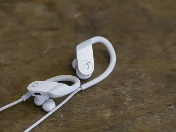 apple 发布 powerbeats 4 无线耳机:支持嘿 siri,续航 15 小时