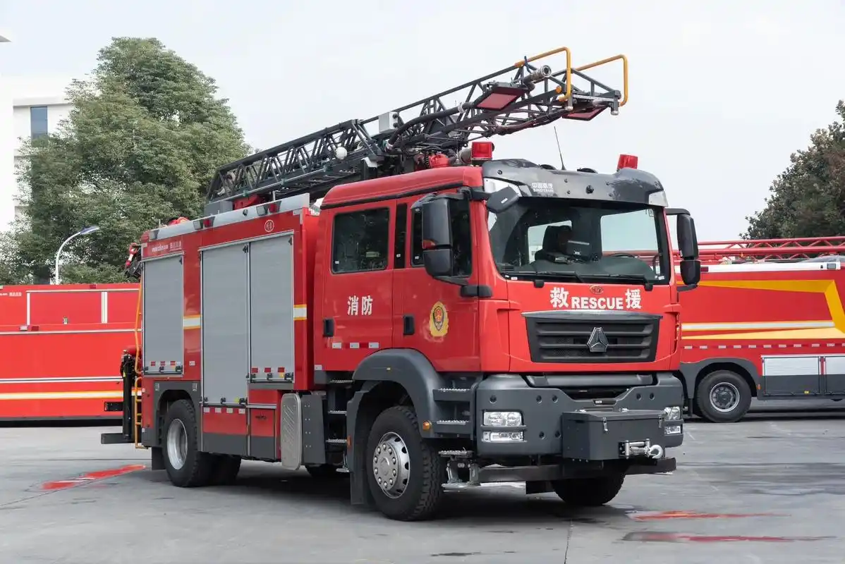 四川川消15米多功能消防车,集云梯,抢险救援臂,水罐,水炮和 - 抖音