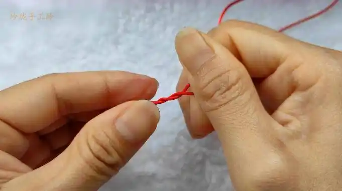 手工编绳两股辫的简单方法