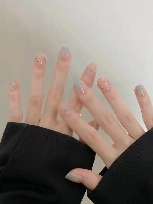 伊琳美甲小清新