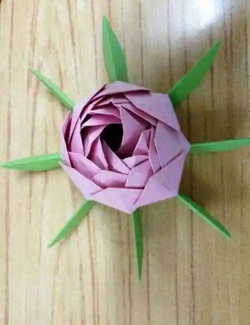 手工折纸,教你折一朵含苞开发的荷花,折法简单易学!附教程