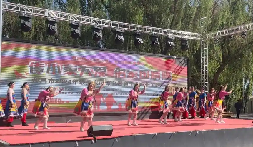 "传小家大爱·绘家国情怀"——全市"最美家庭"命名暨亲子共成长主