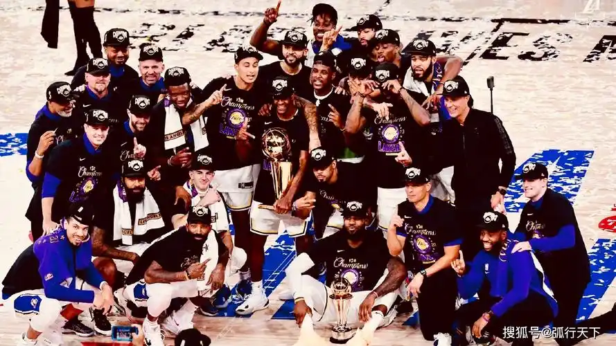 让我们大声喊五个字湖人总冠军