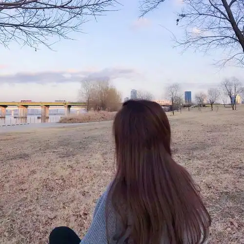 背影女头 自调/甜似洝洝入梦