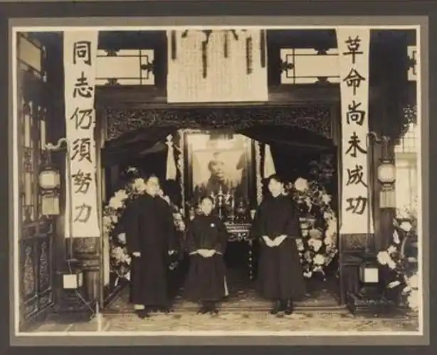 宋庆龄拒绝与孙中山合葬公开解释她伴我53年我答应要和她葬一起