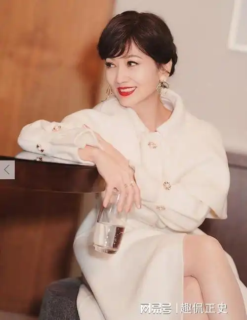 赵雅芝晒照,咋看也没69岁啊!看到素颜的赵雅芝,网友难掩失望?|冻龄|娱