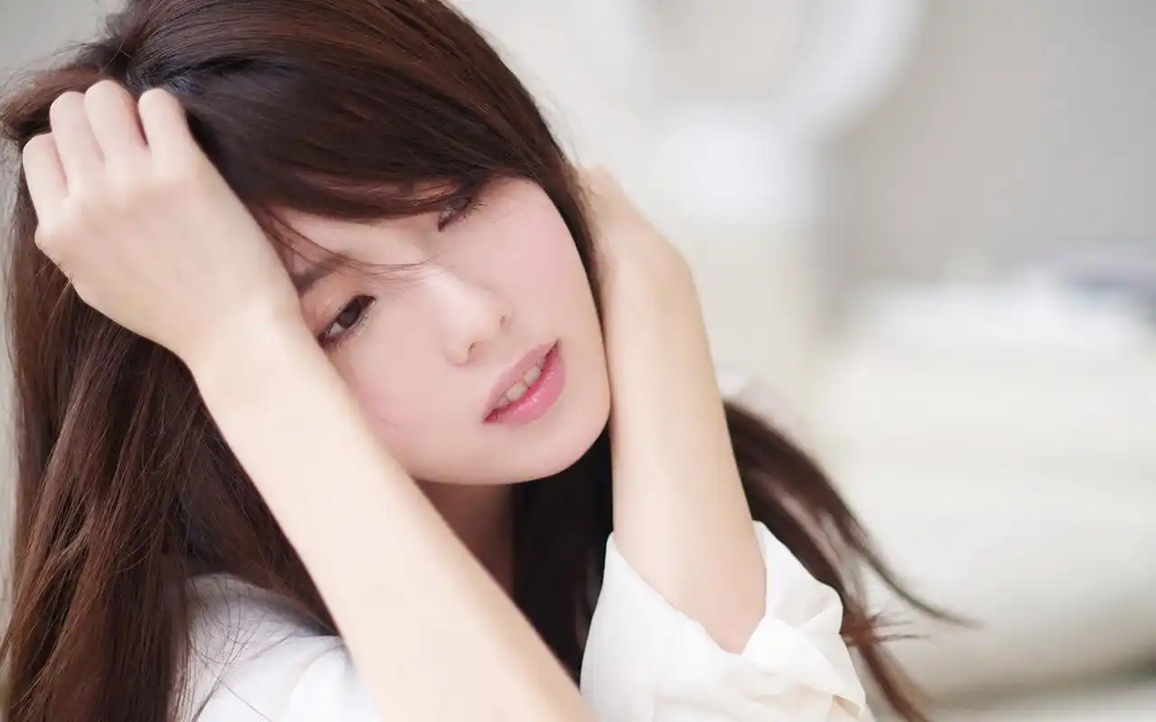 小清新可爱邻家女孩甜美街拍养眼写真桌面壁纸(二)