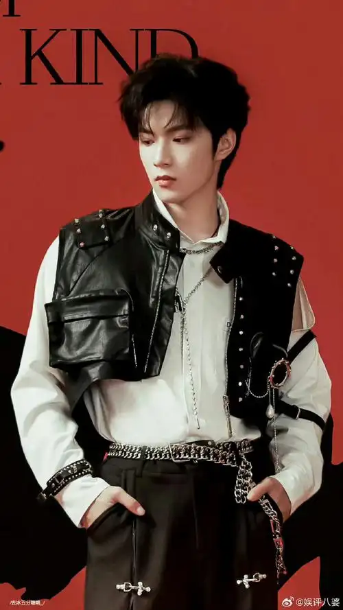 刘耀文露肩衬衫#刘耀文昨天帅的很轻松啊啊直拍的舞蹈表现力溢出颇换