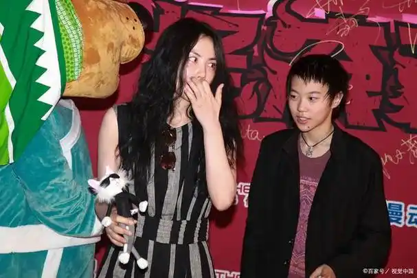 窦靖童和王菲是怎么认识的?网友各种爆笑回复