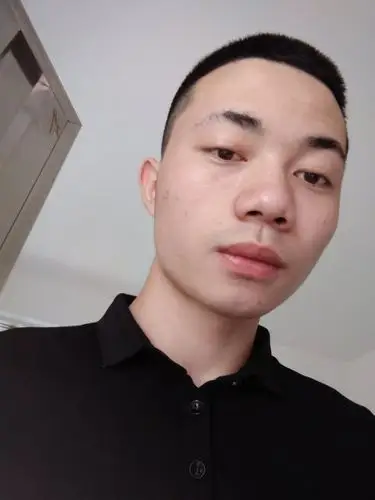 看上去是不是很猥琐那种,别人说我看着有点猥琐还有