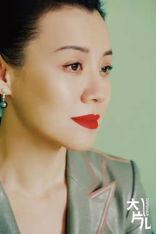 刘琳时尚大片可柔可飒玩转光影演绎唯美风情