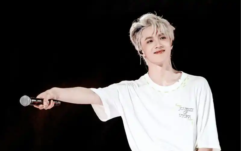 【刘耀文女友视角】想和你一起手牵手一起走在街上,我们边走边笑