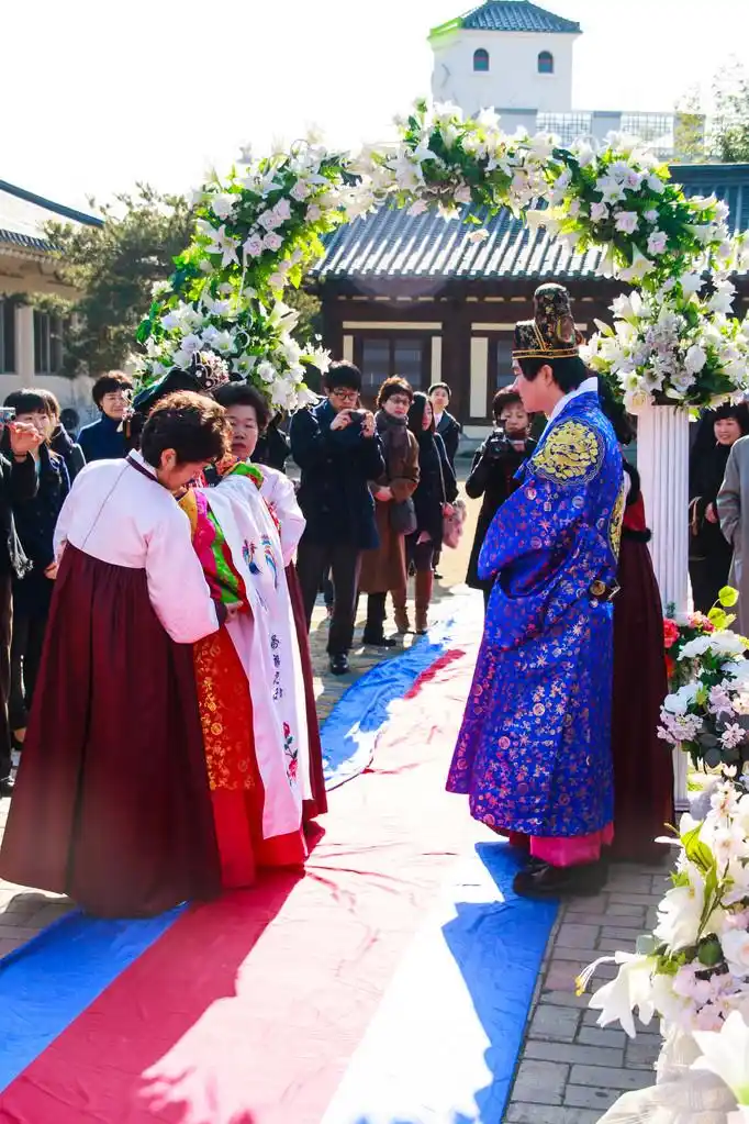 性能的传统韩国婚礼.