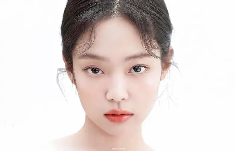 大家有可以用作电脑壁纸的jennie的美图吗