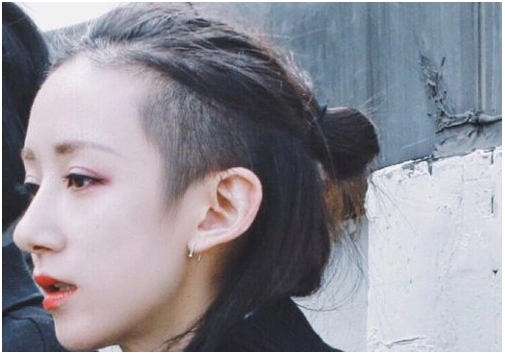 女生两边剃光中间留长的发型,为什么更有时尚范?