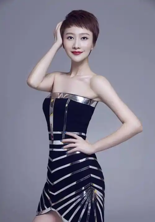 34岁演员肖涵官宣二胎,牵宝宝手幸福满满,曾让大儿子喊张翰舅舅_孩子