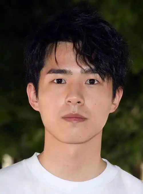 男星大头照堪比照妖镜:王俊凯满脸粉刺,蔡徐坤倒是意外的好看!