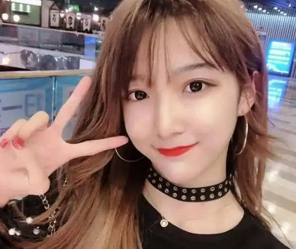 15岁抖音女装大佬整容被骂 什么是性别焦虑症