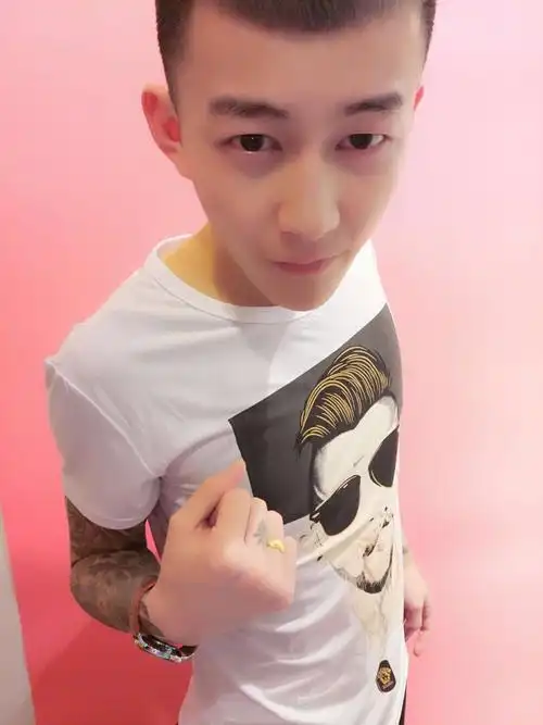 男士短袖t恤韩版修身纯色半截袖社会小伙潮流紧身半袖上衣服精神