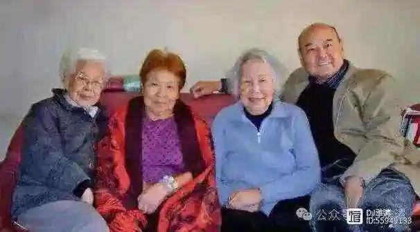 昔日上影明星夫妻 丈夫演技佳 妻子很貌美 戏好人不红 几个儿子都帅气