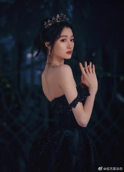 关晓彤充满黑暗魔法气息的大片来啦!