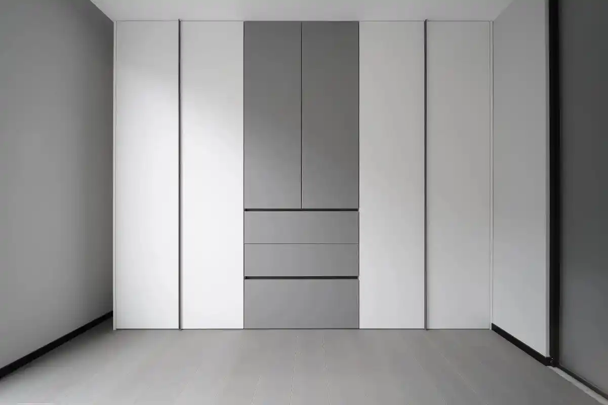 被我家灰白色系搭配的衣柜美哭 |高级又耐看