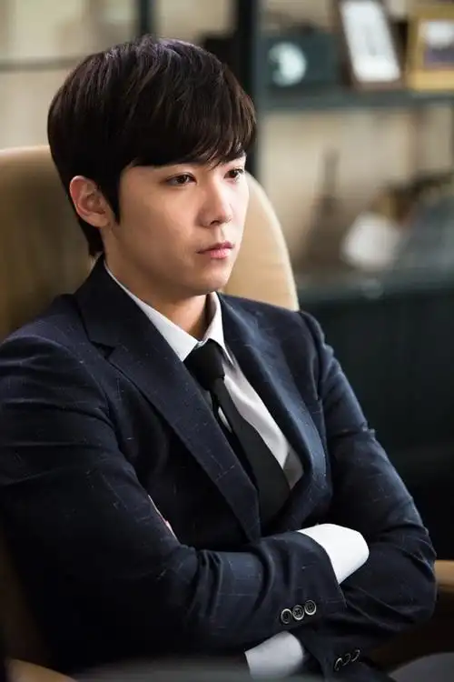 李弘基 #百年的新娘 剧照花絮 好呆啊