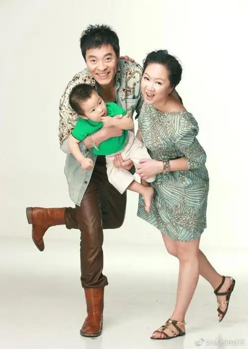 婚后,王晓宇很快为刘威生下了一个儿子,夫妻俩的感情也相当稳定.