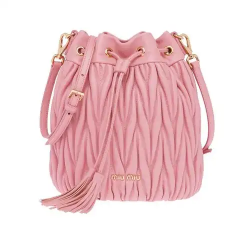 miumiu缪缪女包褶皱软羊革抽绳水桶包单肩斜跨包