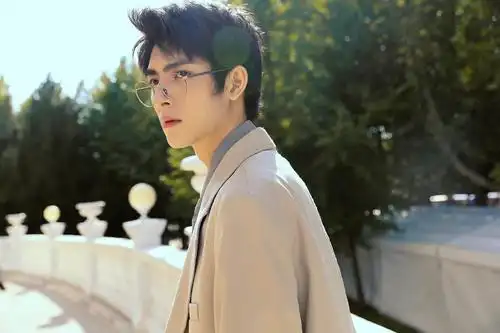 王皓轩图愿你每一岁都能奔走在自己的热爱里自在欢喜无忧无惧2020年