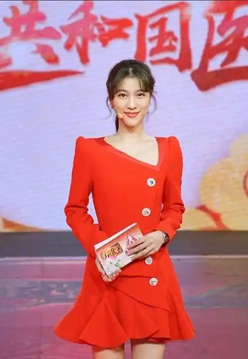 《养生堂》主持人悦悦,爆唯美写真,因太漂亮遭骚扰,她近况如何_刘洪悦