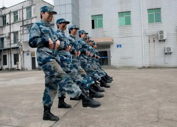 空降兵部队女兵新兵连训练记实