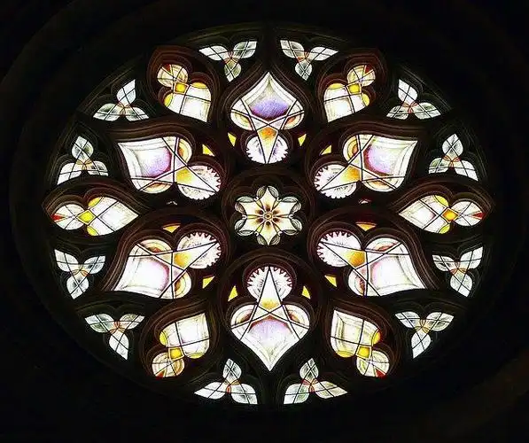 教堂彩色玻璃花窗图片分享