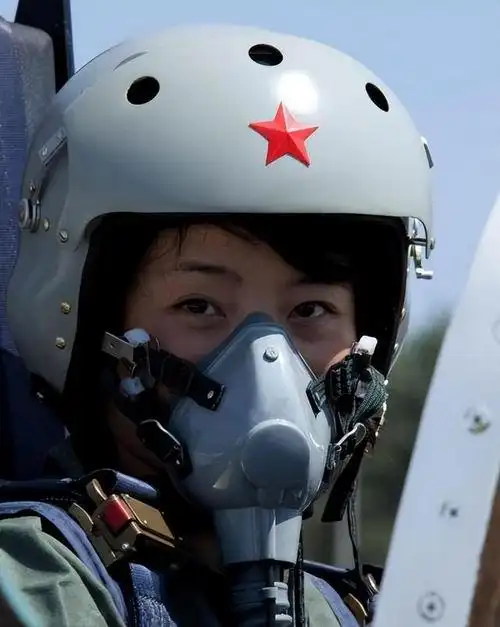 2016年余旭跳伞逃生失败细节:弹射时撞到僚机副翼,导致跳伞失败
