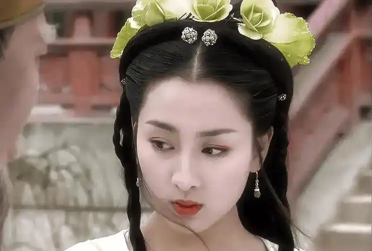 马苏分享金像奖杯,评论区不堪入目,都是围绕"做头发"的梗_明星_形象