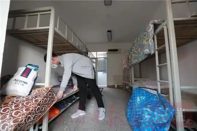 复学了宿舍没了睡在我上铺的兄弟啥感觉