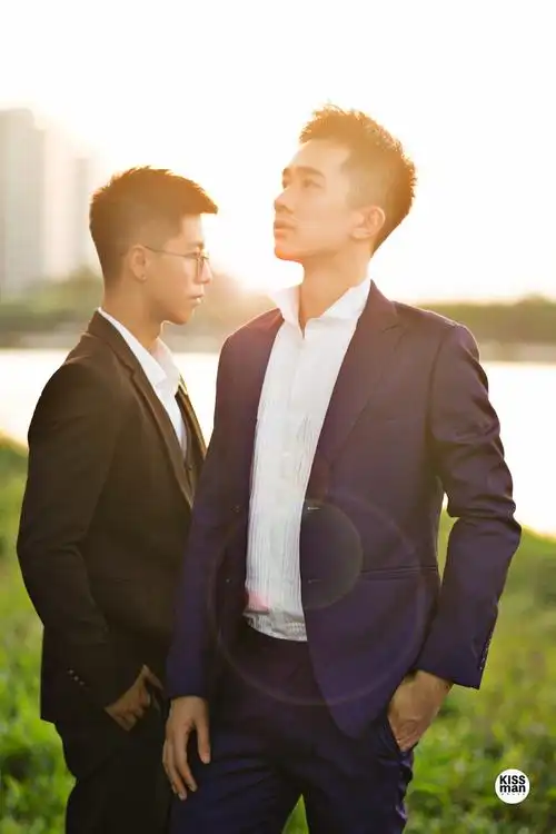 两个帅气的正装boy