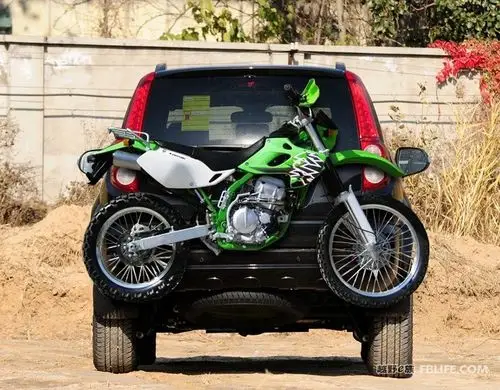 想把一辆川崎klx250越野摩托车挂在哈哈屁股上,有办法没?