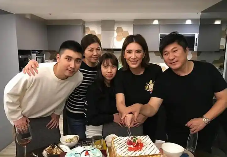 当时,也有网友在评论区提起丁柔安,还指责她是者.